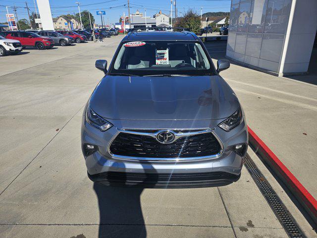 used 2021 Toyota Highlander car, priced at $35,990