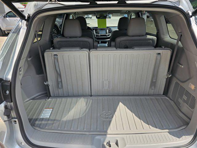 used 2018 Toyota Highlander car, priced at $32,990