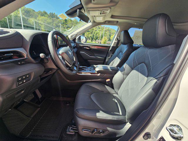 new 2025 Toyota Highlander Hybrid car, priced at $59,200