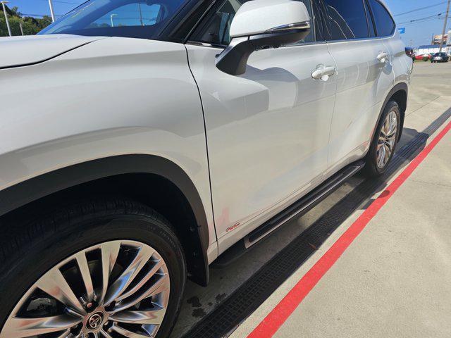 new 2025 Toyota Highlander Hybrid car, priced at $59,200