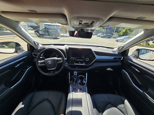 new 2025 Toyota Highlander Hybrid car, priced at $59,200