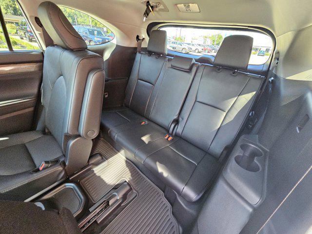 new 2025 Toyota Highlander Hybrid car, priced at $59,200