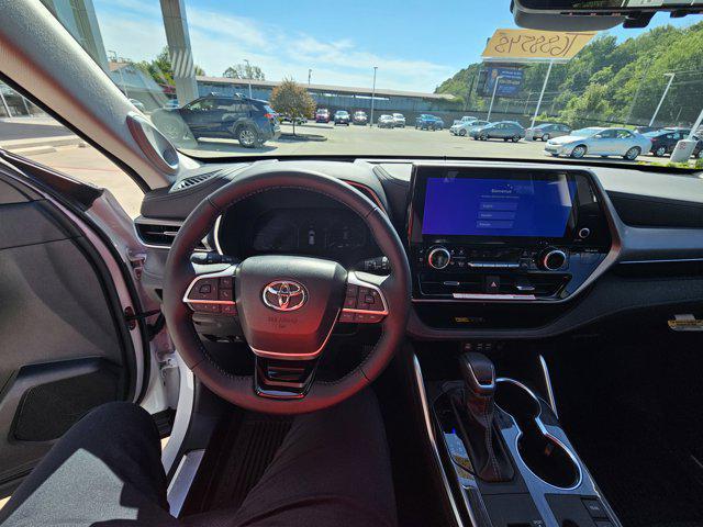 new 2025 Toyota Highlander Hybrid car, priced at $59,200