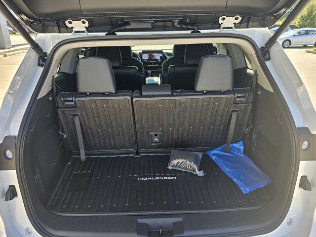 new 2025 Toyota Highlander Hybrid car, priced at $59,200