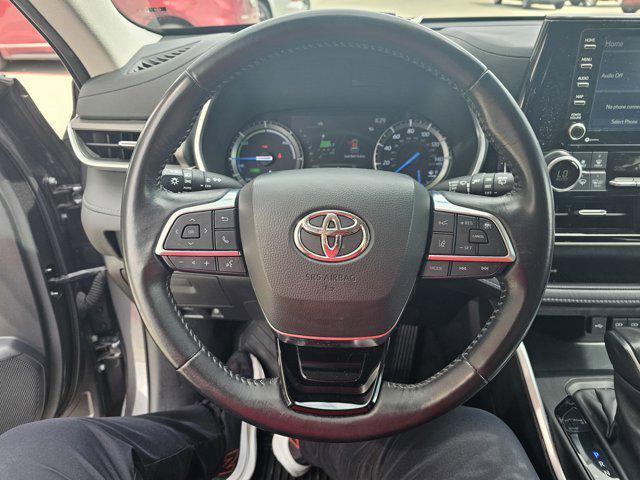 used 2021 Toyota Highlander Hybrid car, priced at $27,990