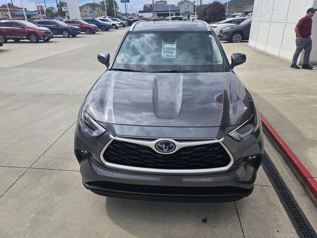 used 2021 Toyota Highlander Hybrid car, priced at $27,990