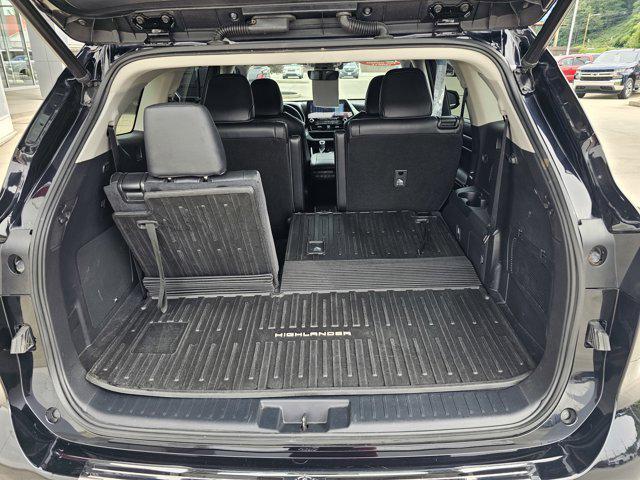 used 2022 Toyota Highlander car, priced at $44,990