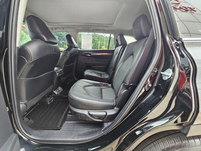used 2022 Toyota Highlander car, priced at $44,990