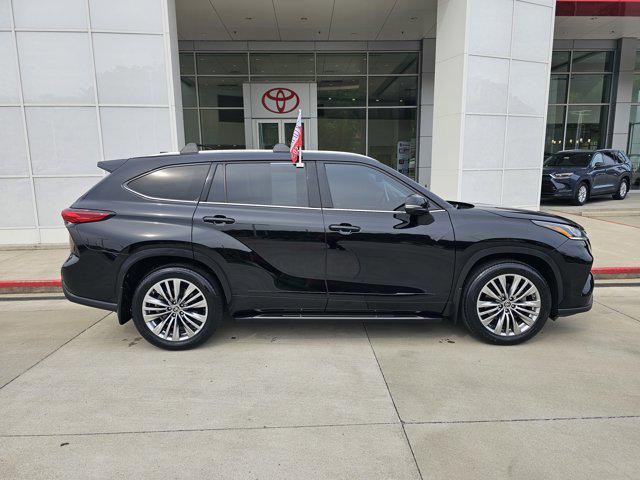 used 2022 Toyota Highlander car, priced at $44,990