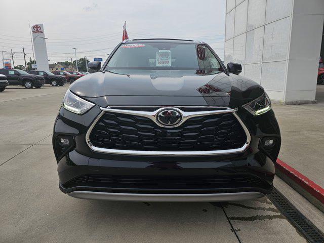 used 2022 Toyota Highlander car, priced at $44,990
