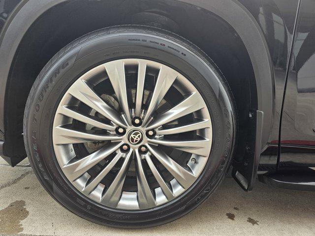 used 2022 Toyota Highlander car, priced at $44,990