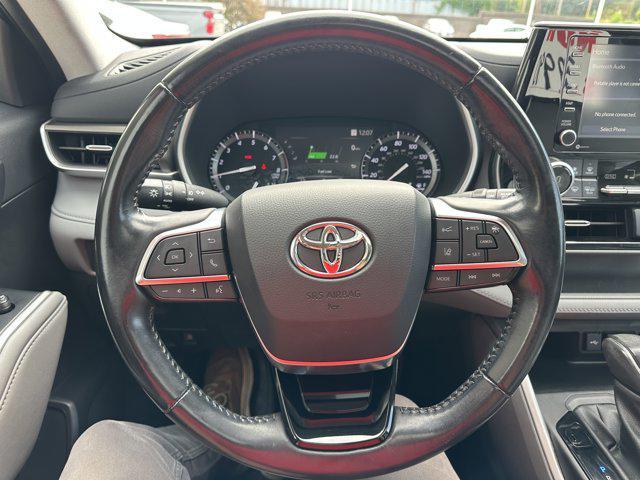 used 2021 Toyota Highlander car, priced at $39,990