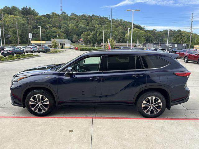 used 2021 Toyota Highlander car, priced at $39,990