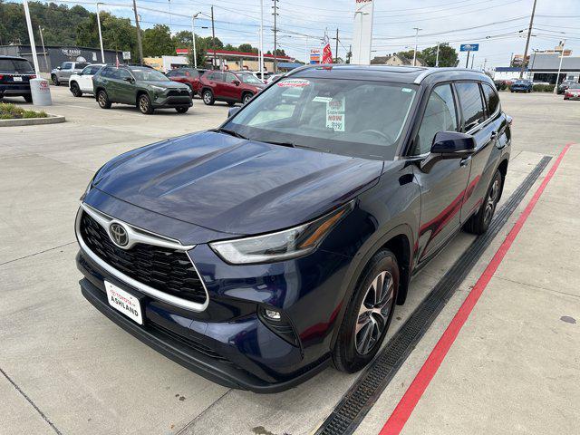 used 2021 Toyota Highlander car, priced at $39,990