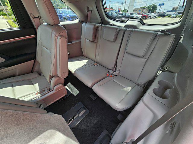 used 2018 Toyota Highlander car, priced at $32,620