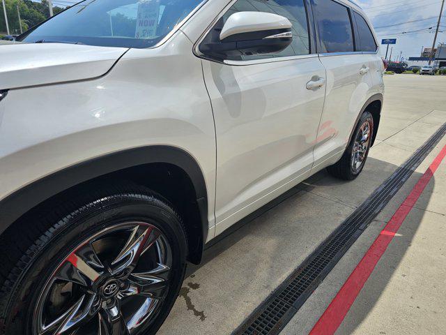 used 2018 Toyota Highlander car, priced at $32,620