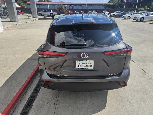 used 2022 Toyota Highlander car, priced at $39,990