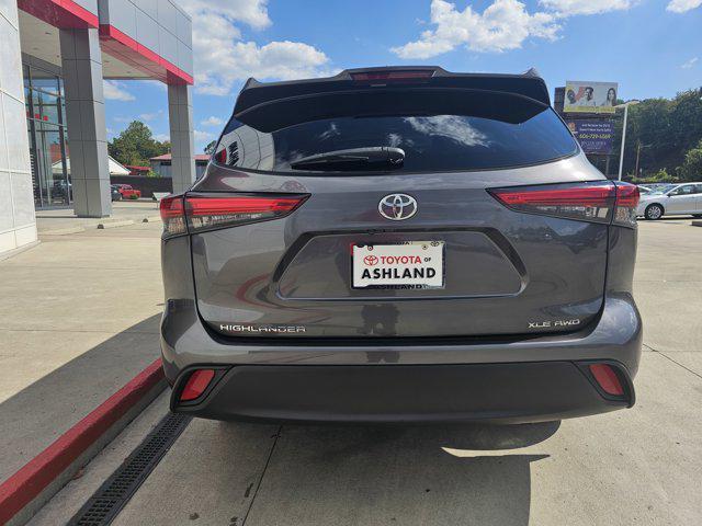 used 2022 Toyota Highlander car, priced at $39,990