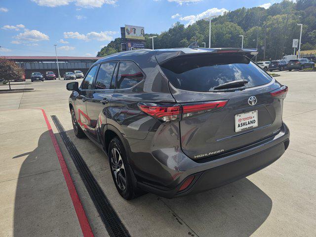used 2022 Toyota Highlander car, priced at $39,990
