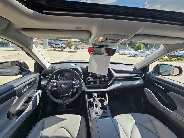 used 2022 Toyota Highlander car, priced at $39,990