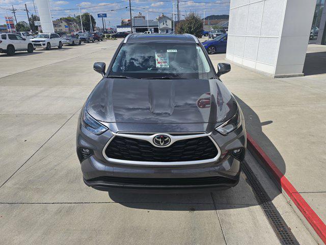 used 2022 Toyota Highlander car, priced at $39,990