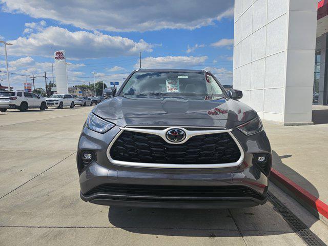 used 2022 Toyota Highlander car, priced at $39,990