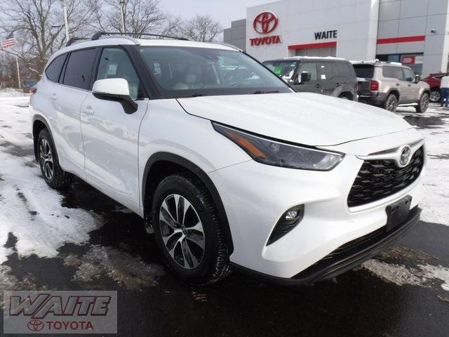 used 2022 Toyota Highlander car, priced at $36,800