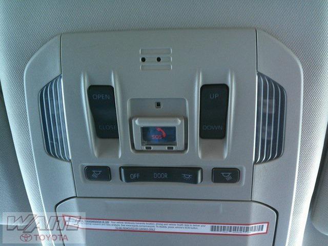 used 2021 Toyota Highlander Hybrid car, priced at $31,900