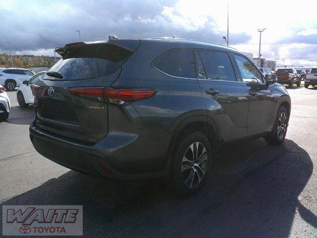 used 2021 Toyota Highlander Hybrid car, priced at $31,900