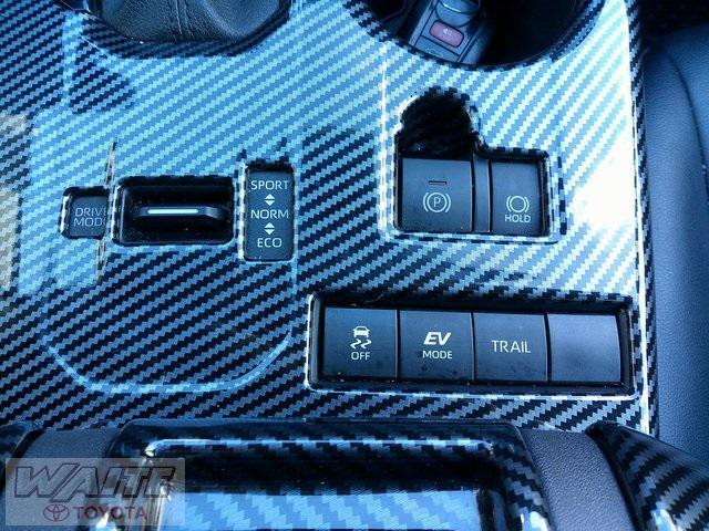 used 2021 Toyota Highlander Hybrid car, priced at $31,900