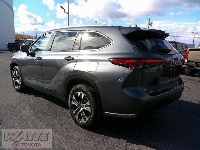 used 2021 Toyota Highlander Hybrid car, priced at $31,900