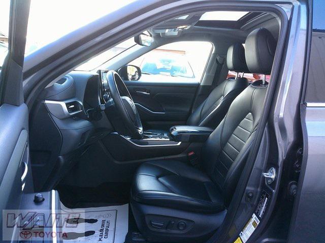 used 2021 Toyota Highlander Hybrid car, priced at $31,900