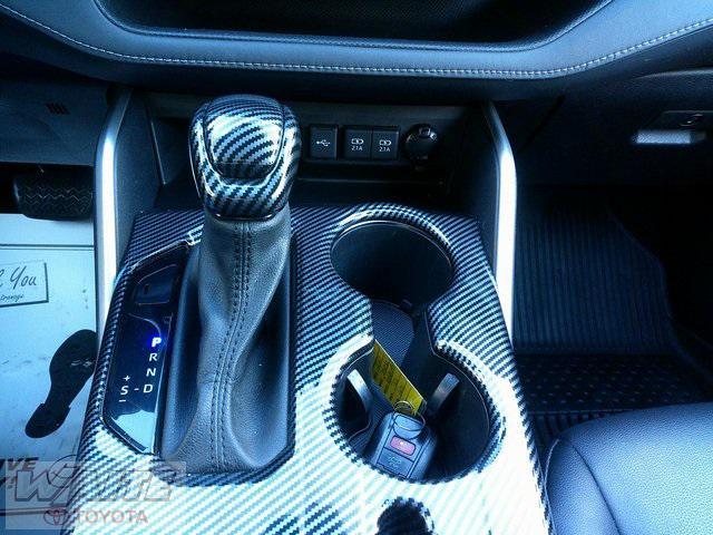 used 2021 Toyota Highlander Hybrid car, priced at $31,900