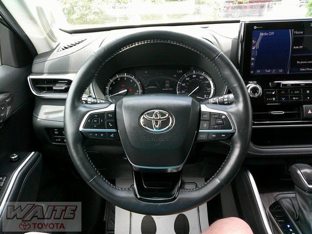 used 2021 Toyota Highlander car, priced at $34,800
