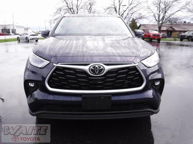 used 2022 Toyota Highlander car, priced at $38,800