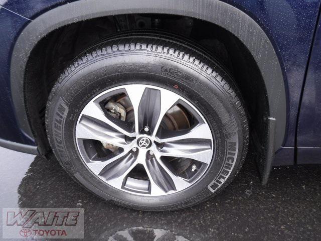 used 2022 Toyota Highlander car, priced at $38,800