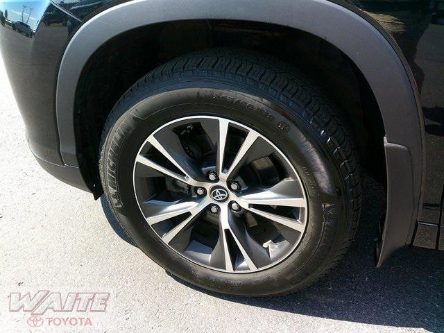 used 2018 Toyota Highlander car, priced at $22,500