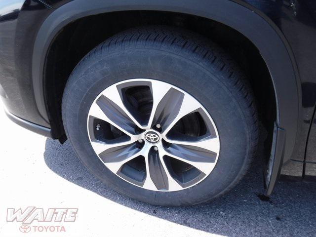 used 2020 Toyota Highlander car, priced at $31,500