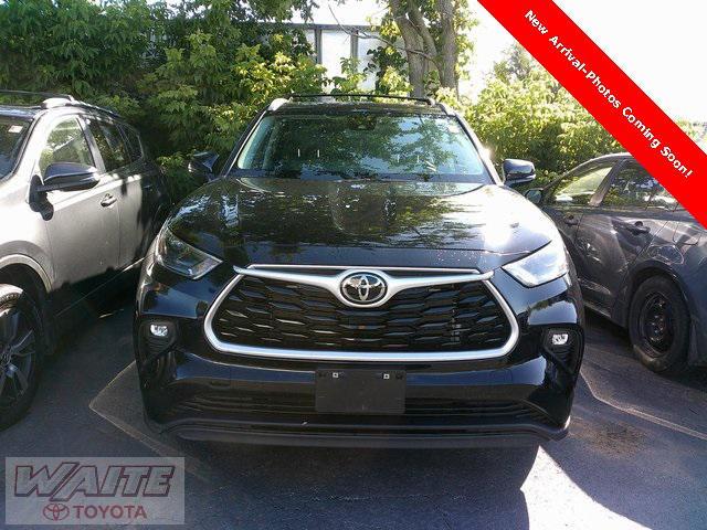 used 2023 Toyota Highlander car, priced at $39,900