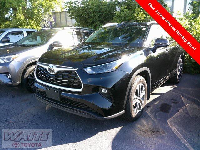 used 2023 Toyota Highlander car, priced at $39,900