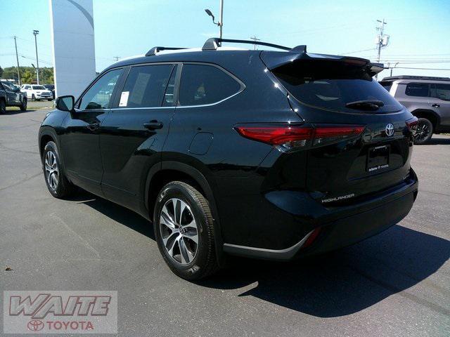 used 2023 Toyota Highlander car, priced at $39,900