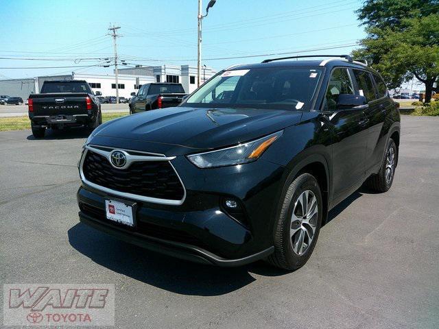 used 2023 Toyota Highlander car, priced at $39,900