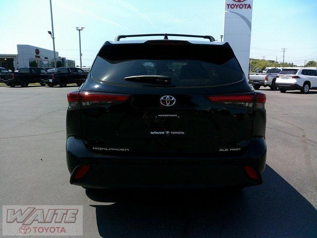 used 2023 Toyota Highlander car, priced at $39,900