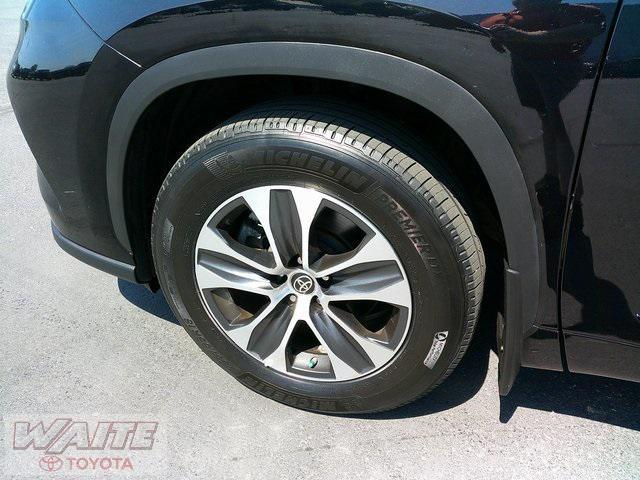 used 2023 Toyota Highlander car, priced at $39,900