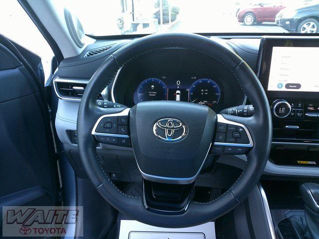used 2023 Toyota Highlander car, priced at $44,500