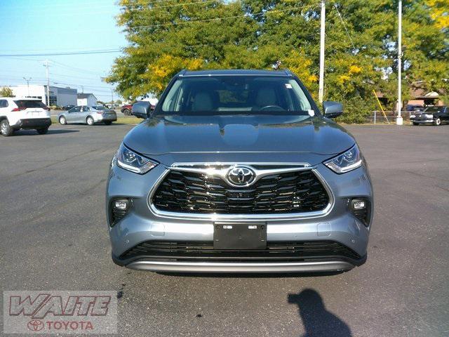 used 2023 Toyota Highlander car, priced at $44,500
