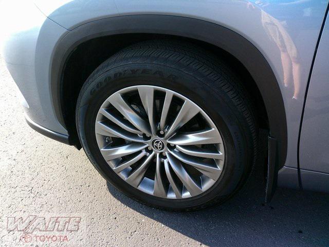 used 2023 Toyota Highlander car, priced at $44,500