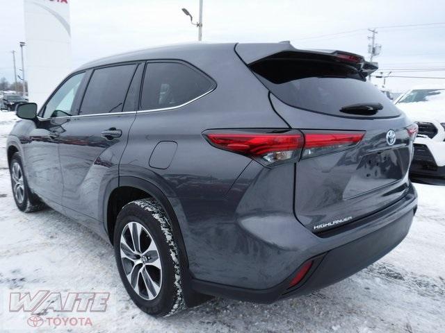 used 2022 Toyota Highlander Hybrid car, priced at $40,500