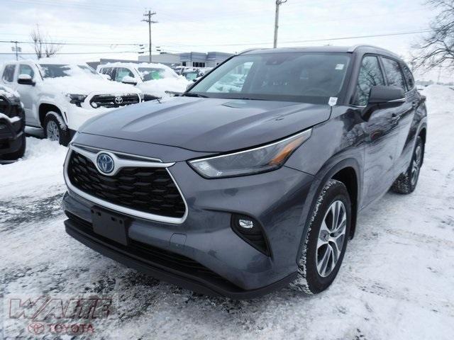 used 2022 Toyota Highlander Hybrid car, priced at $40,500