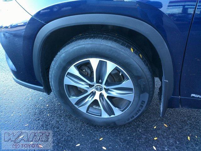 used 2021 Toyota Highlander Hybrid car, priced at $30,900